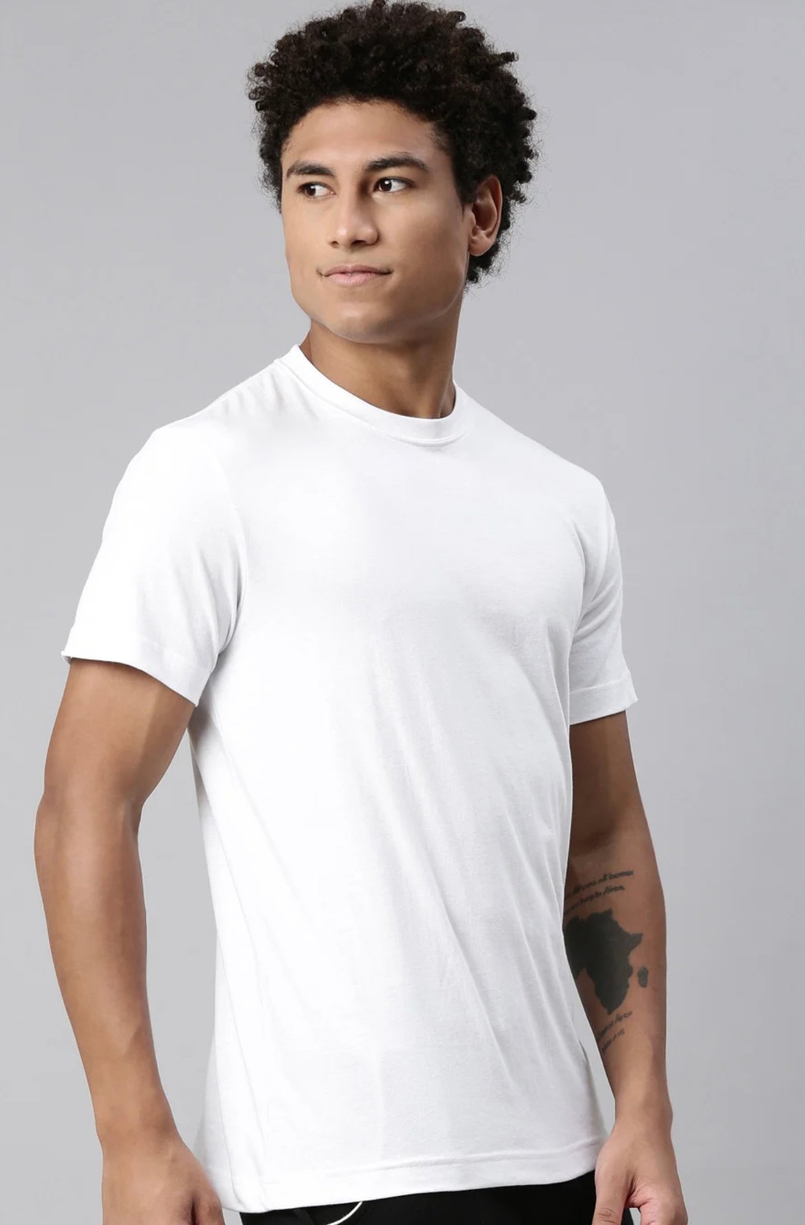 Levis Men Soft Pure Cotton Round Neck Half Sleeve Tshirt