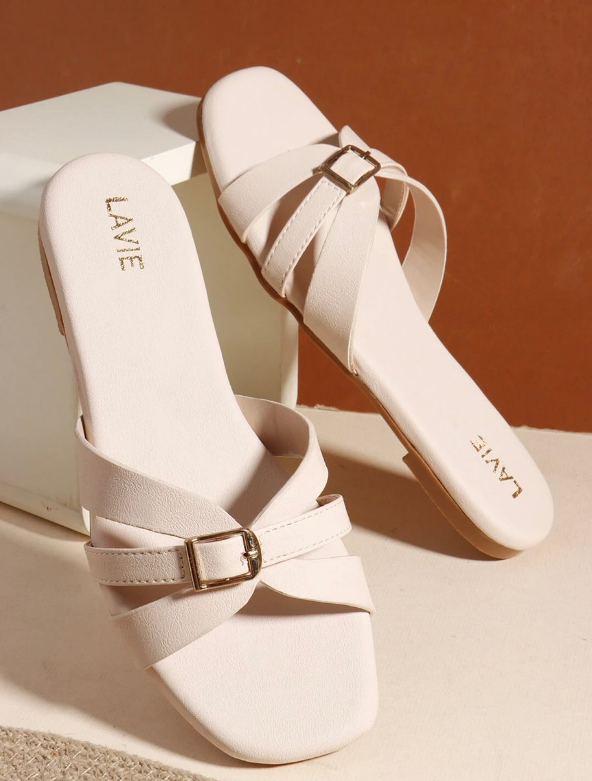 Women flat sandels (off white)